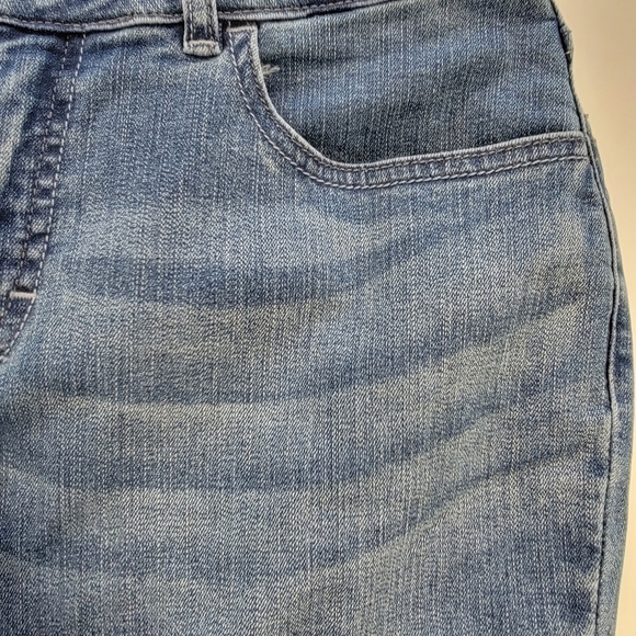 Lee Riders Midrise Medium Wash Boot Jeans Size 12P - Picture 5 of 12